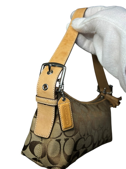 Coach Signature Hampton Baguette
